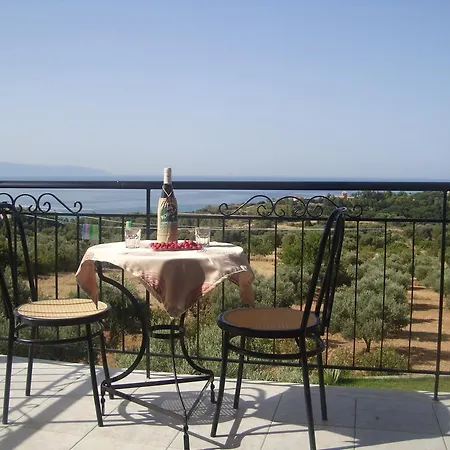 Elpida Apartment *