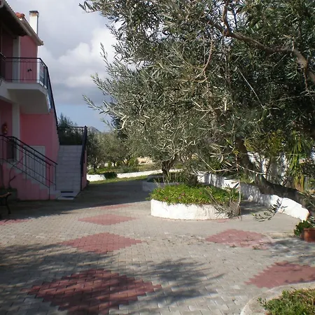 Elpida Appartement *